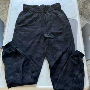 Lululemon black camo joggers